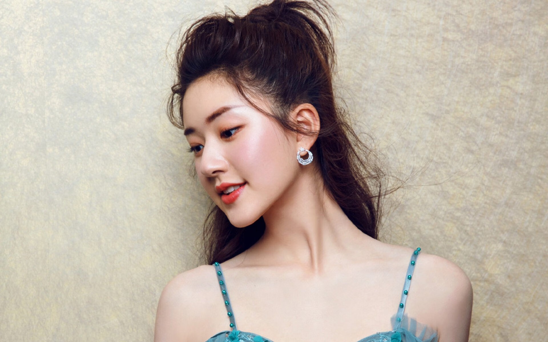 “伊万·戈梅斯的强硬防守与进攻意识,成为美洲狮队的中坚力量”