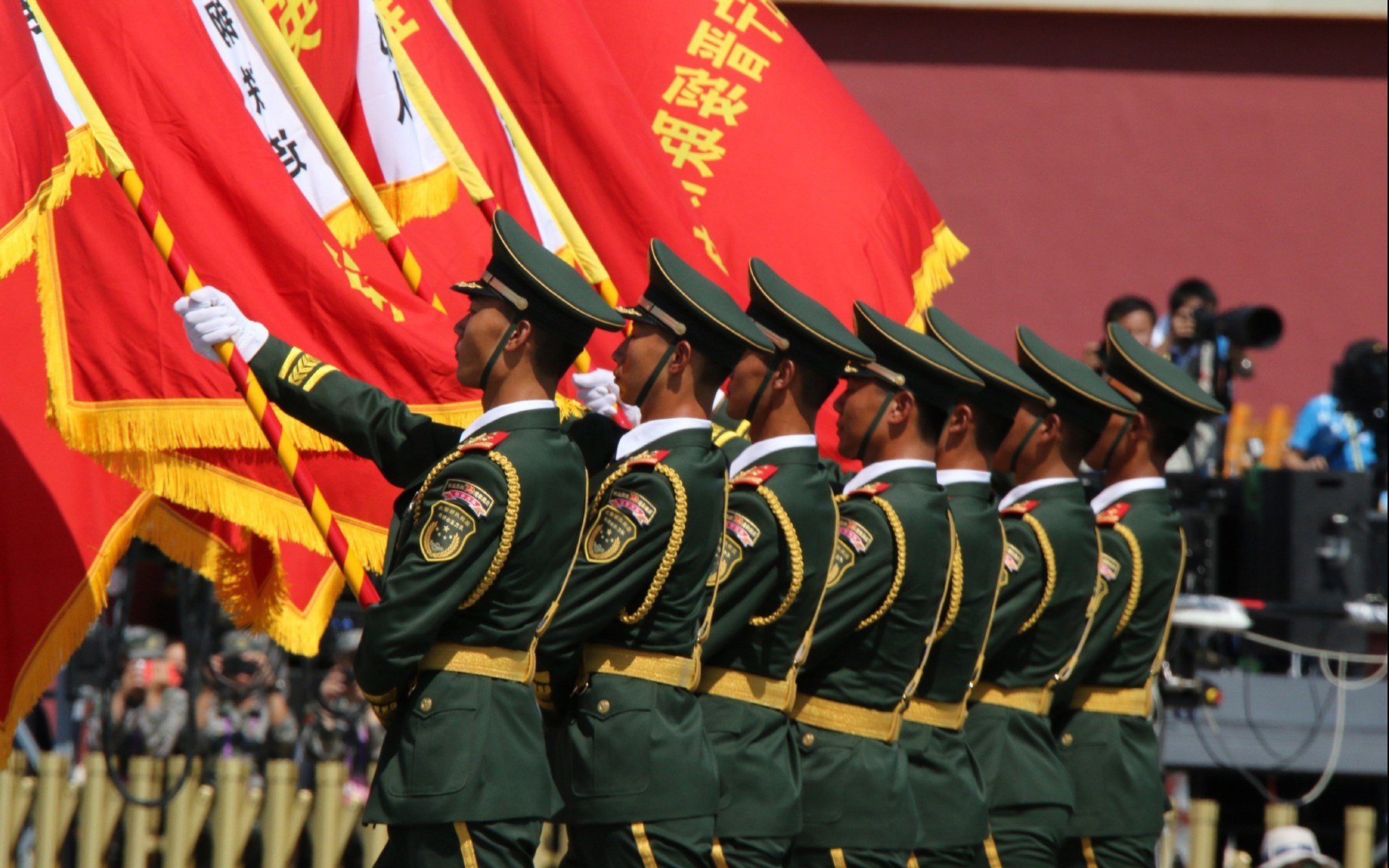 爱游戏综合娱乐-麦肯齐：无论是在快攻中打破对方防线，还是在接球后的瞬间做出精准决策，他都为全黑队贡献了重要价值
